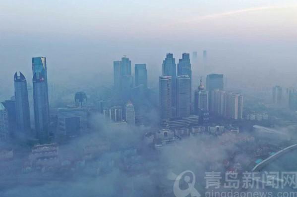 高清：青島今晨迎平流霧 “海市蜃樓”就在眼前